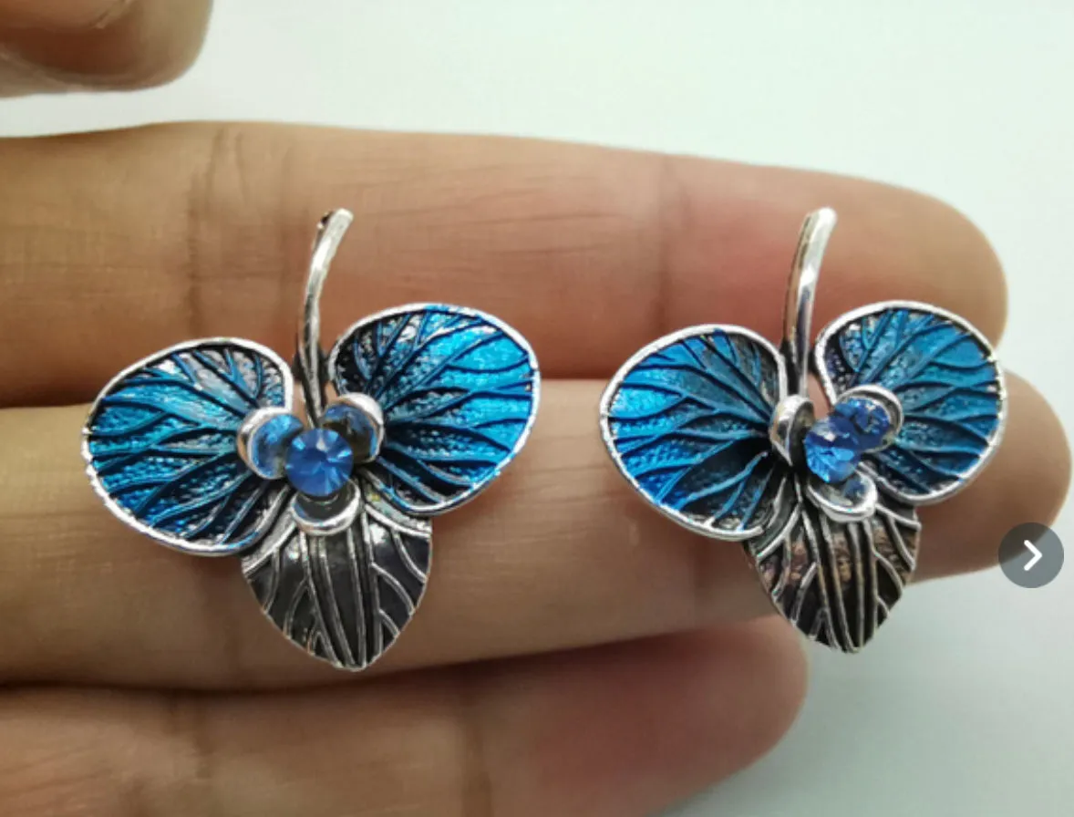 Blue decor leaf earrings