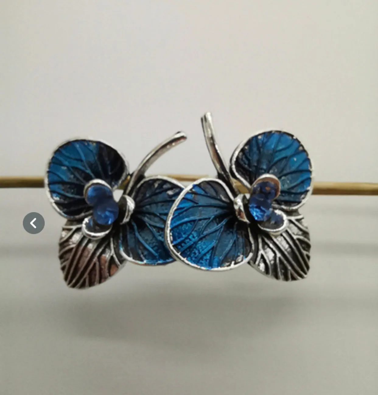 Blue decor leaf earrings