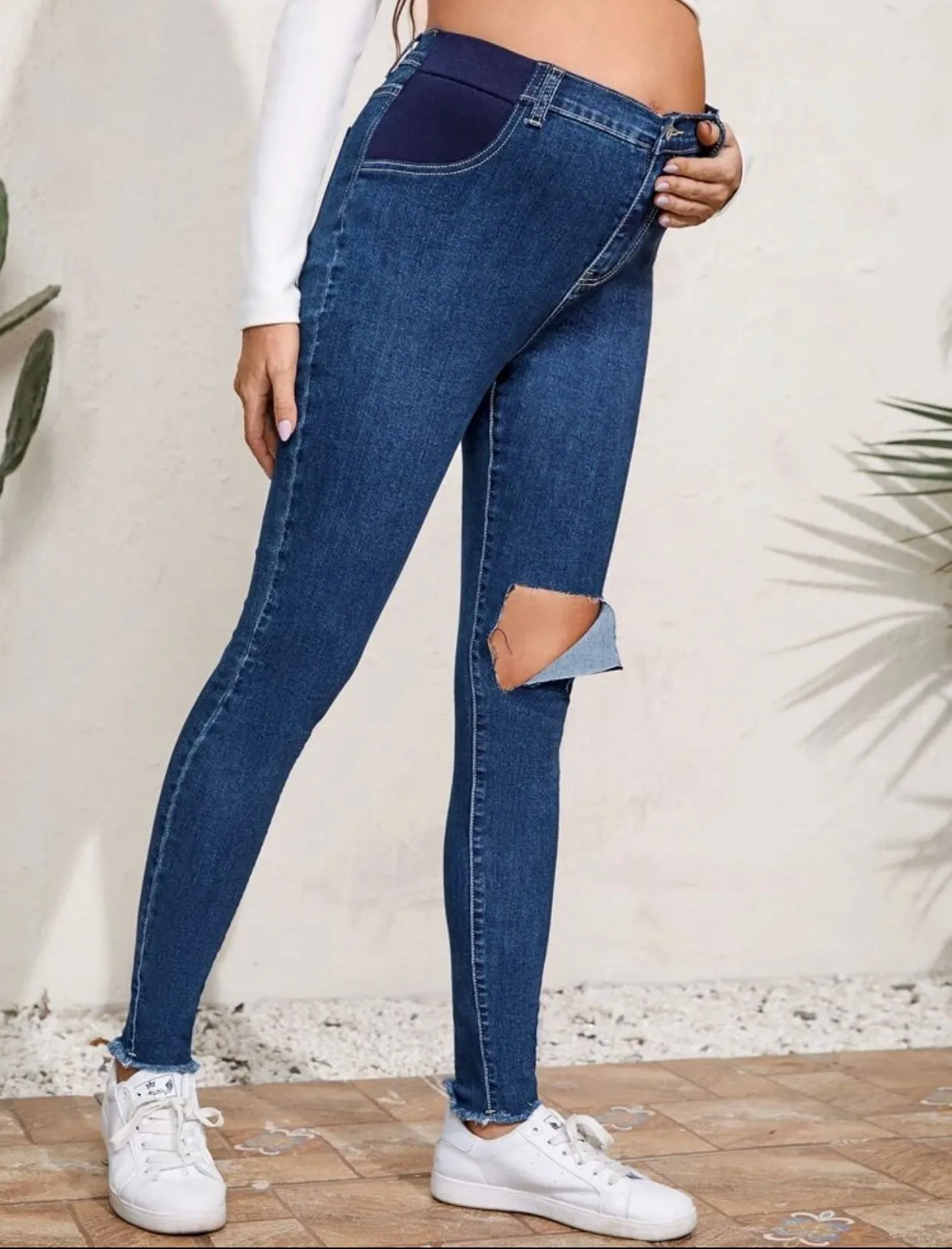 Maternity ripped detail skinny jeans