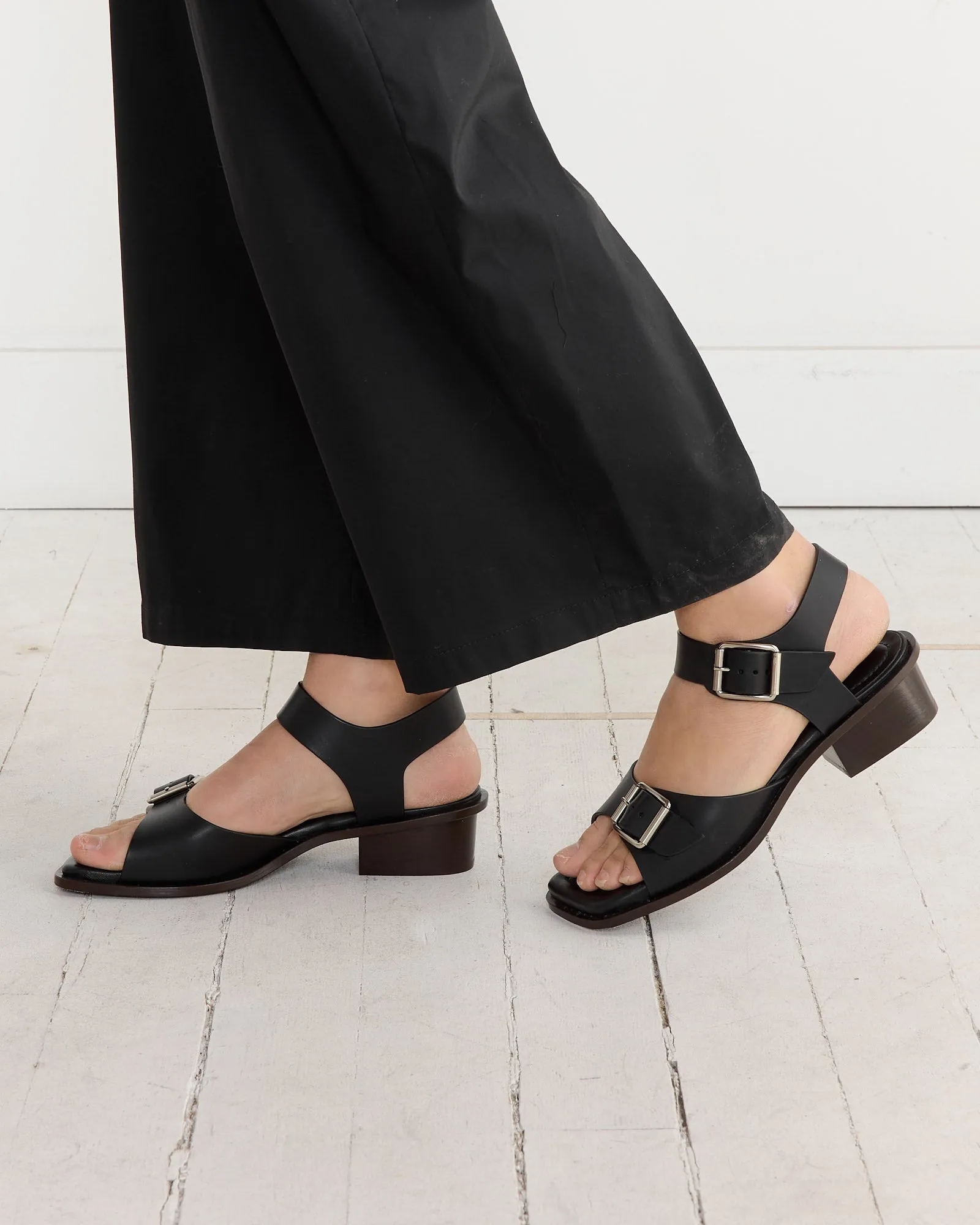 Square Heeled Sandals With Straps in Black